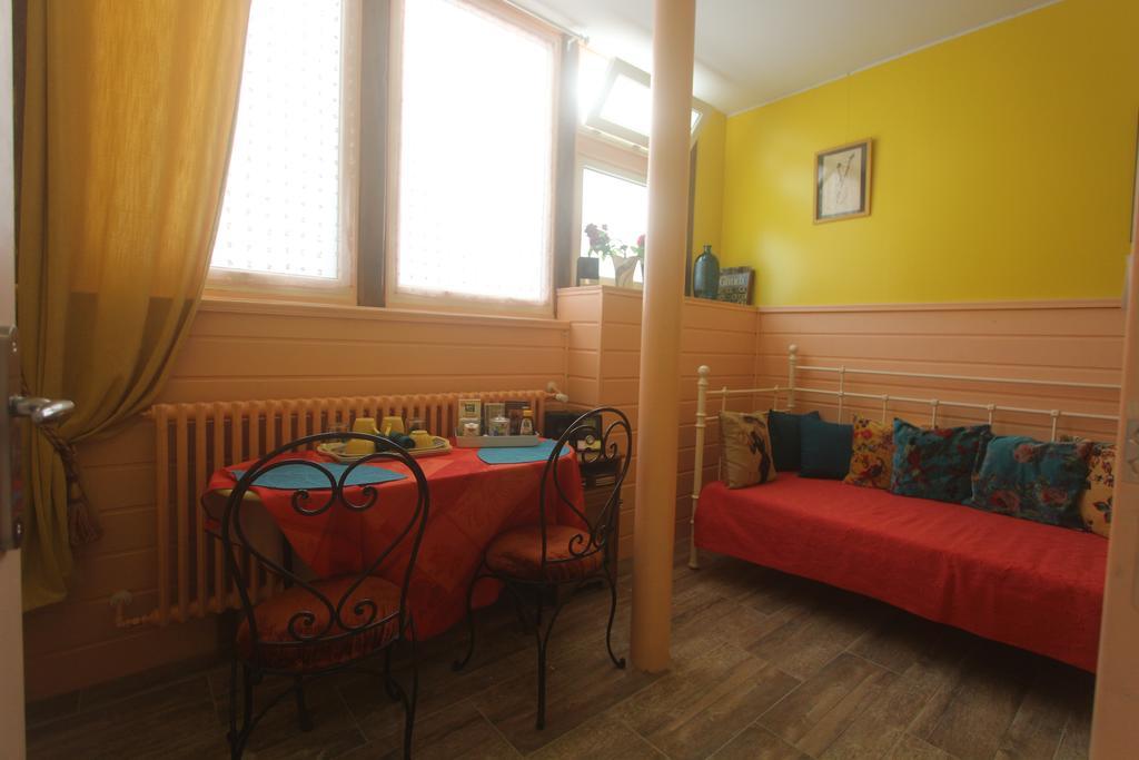 Les Ateliers D'Art Bed and Breakfast Roanne Eksteriør billede